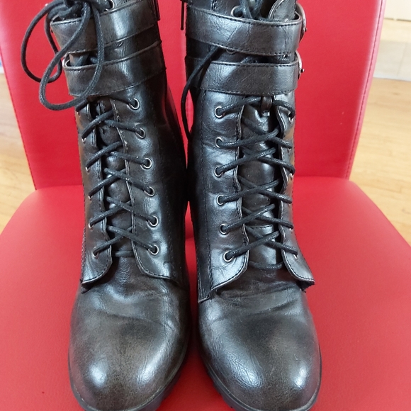 Boots - Picture 3 of 3